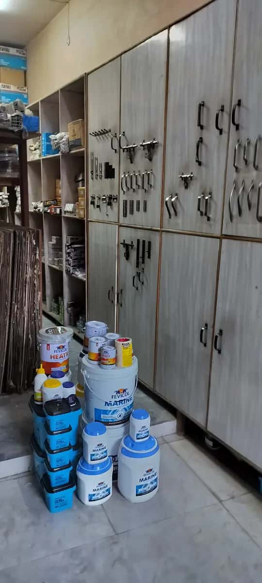 नितिन प्लाईवुड हाउस, दिल्ली में कैबिनेट और फ़र्नीचर हार्डवेयर