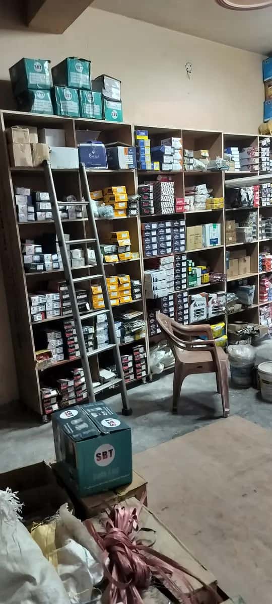 नितिन प्लाईवुड हाउस, दिल्ली में टूल्स और कंज़्यूमेबल