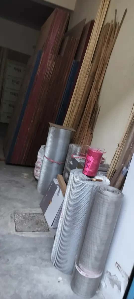 नितिन प्लाईवुड हाउस, दिल्ली में वायर मेश (जाली) और एल्युमिनियम सेक्शन